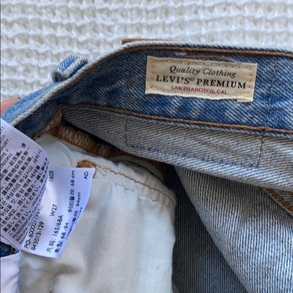 LEVI’s SHORTS - Picture 3 of 3